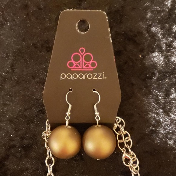 Necklace & Pierced Earrings Set - Picture 3 of 8